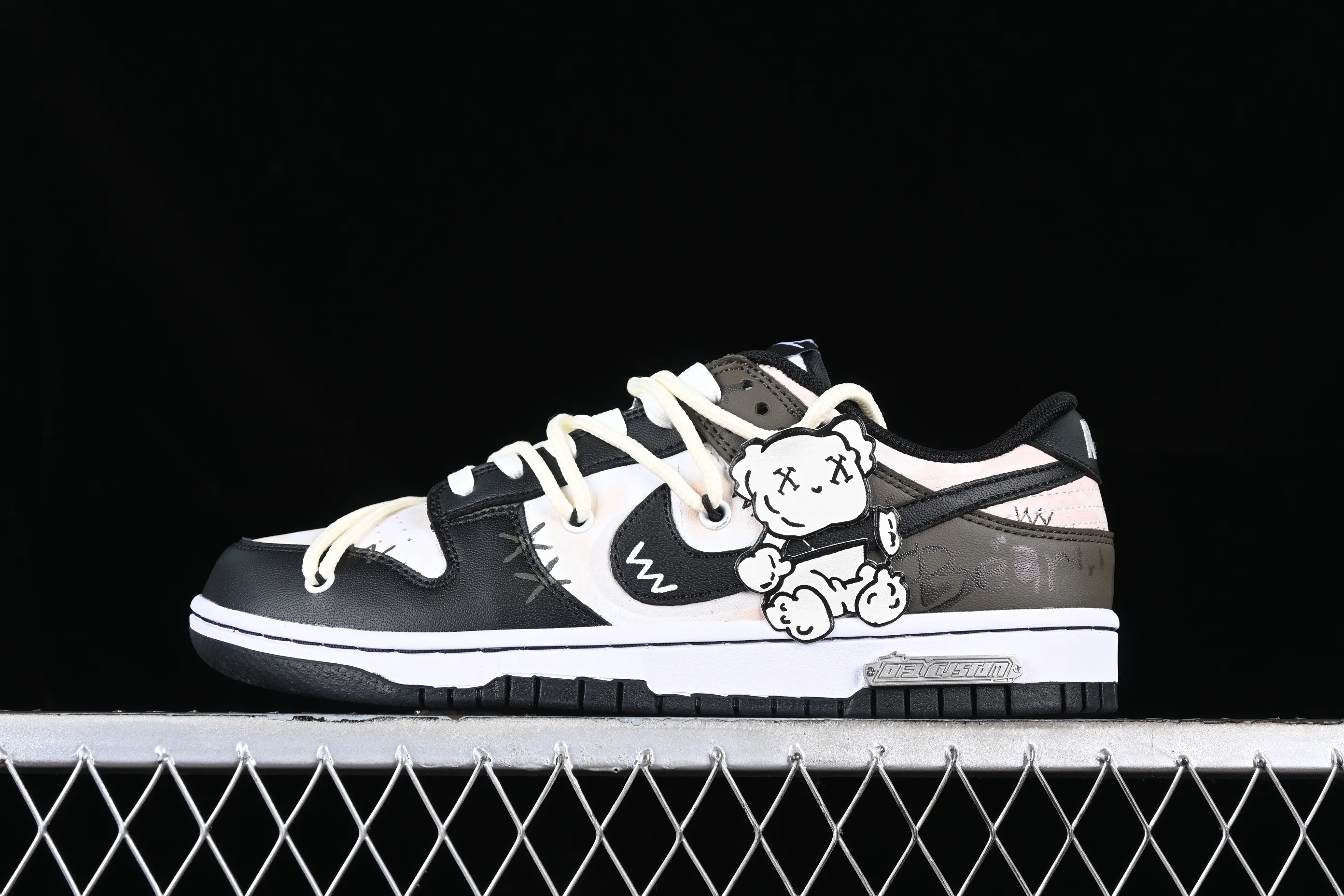 All Categories Nk SB Dunk Series Nk SB Dunk Low Low-top sneakers Customized large box Nk Dunk Low Ragdoll Doll Simple SB strap low-top casual sneakers DD1391-100
